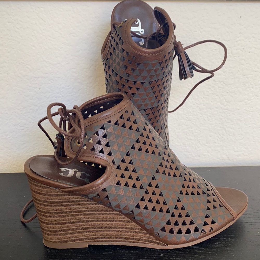 NWOT JG shoes-7 1/2